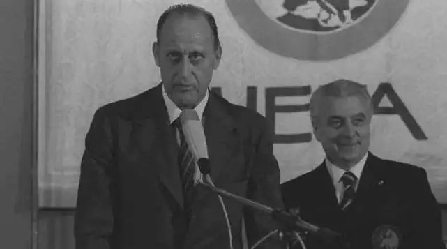 世界足球运动,阿维兰热是个什么人物