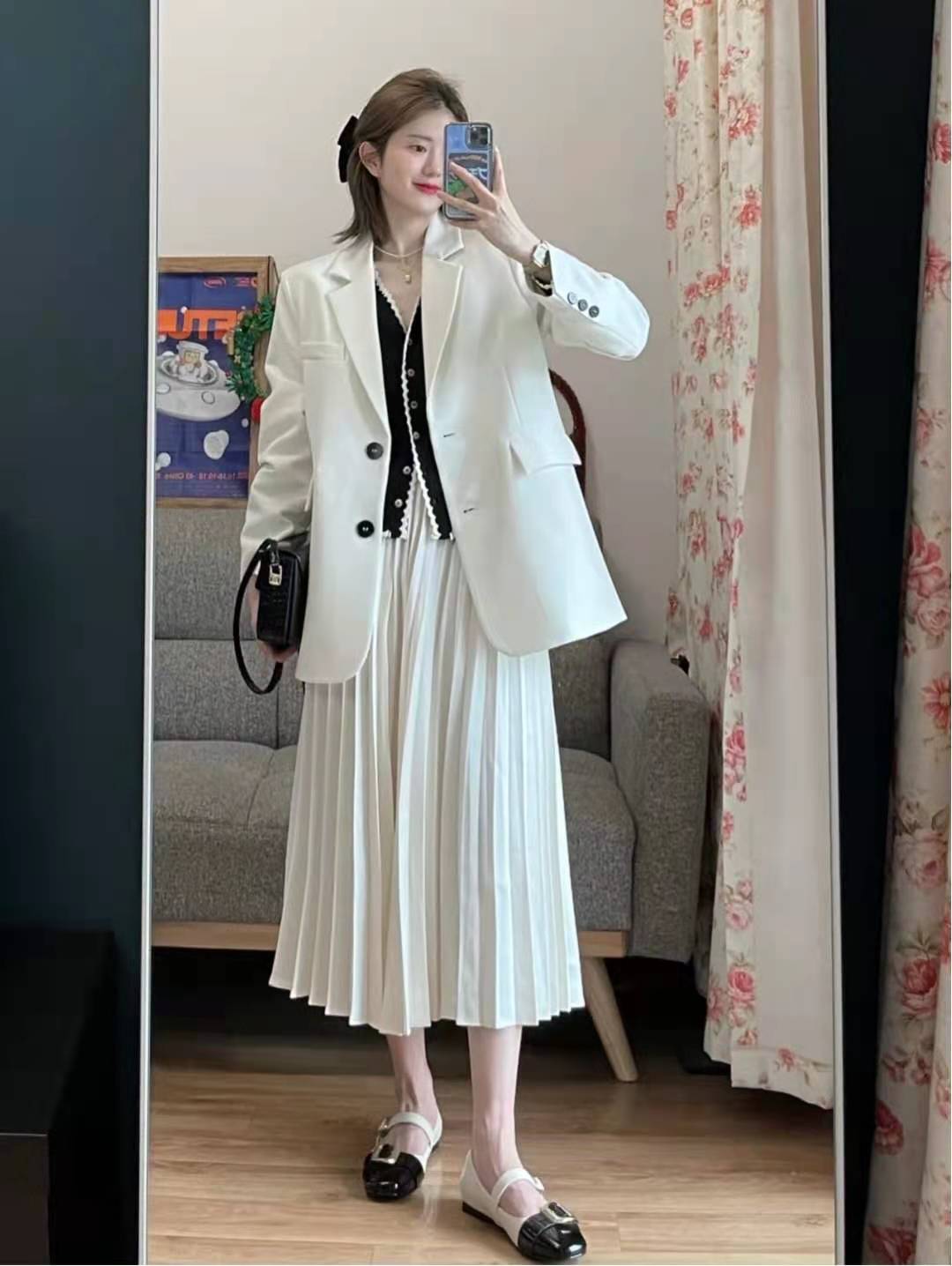 墨绿色百褶裙搭配什么上衣,银灰色百褶裙搭配什么上衣