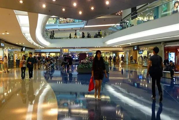 侃爷夫妇离婚Yeezy未受影响;LV发布新手袋