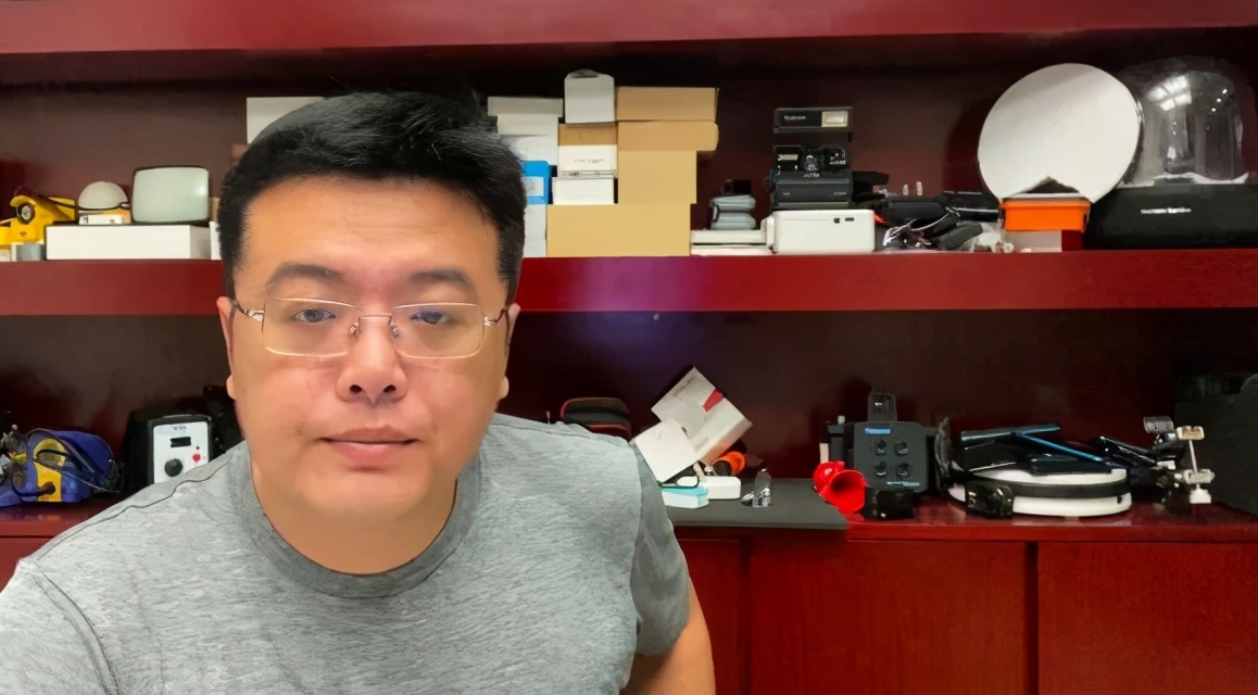 拆家也能火?40岁大叔靠拆东西吸粉190万,被称为反向爱迪生