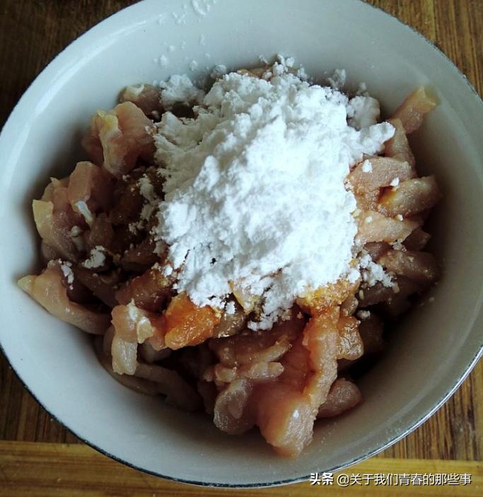 炒肉丝又老又柴是怎么回事,为什么热锅凉油炒肉丝还是会粘锅