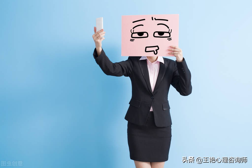 如何克服孩子社交恐惧自卑没自信,怎么帮助三岁小孩克服社交恐惧