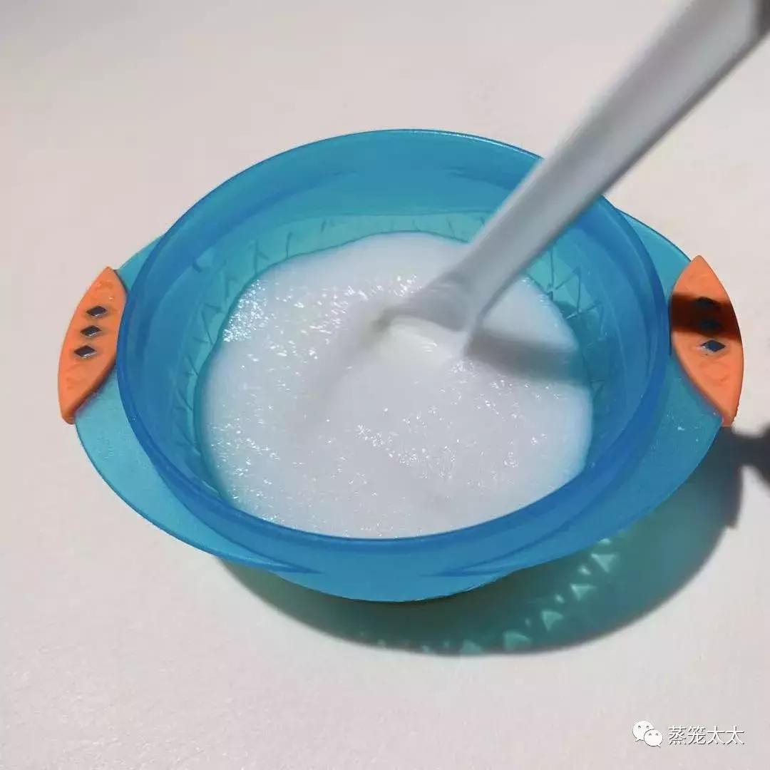 辅食第一口米粉怎么泡,辅食第一口米粉如何冲泡