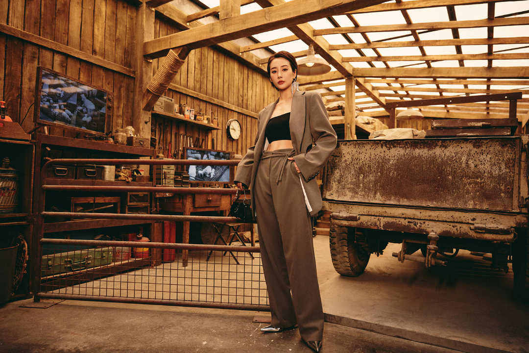 李纯惊艳的换短发,李纯短发大背头