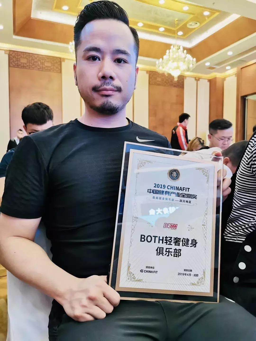 听说在CF成都大会上,漾设计上映了“获奖者联盟”?!