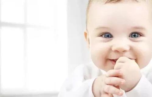 一个月新生儿哭闹的7个常见原因,新生儿3个月老是哭闹