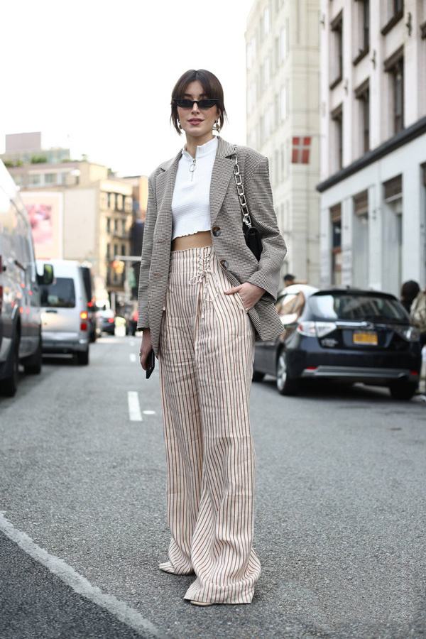 小个子女生裤子别乱买，尽量远离这3种裤子，不然显腿短还没气质