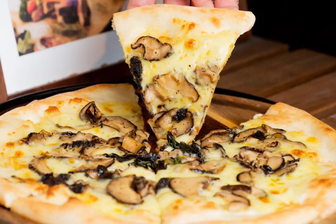 之心城这家餐厅堪称“西餐界CHANEL”，小姐姐们都抢着去