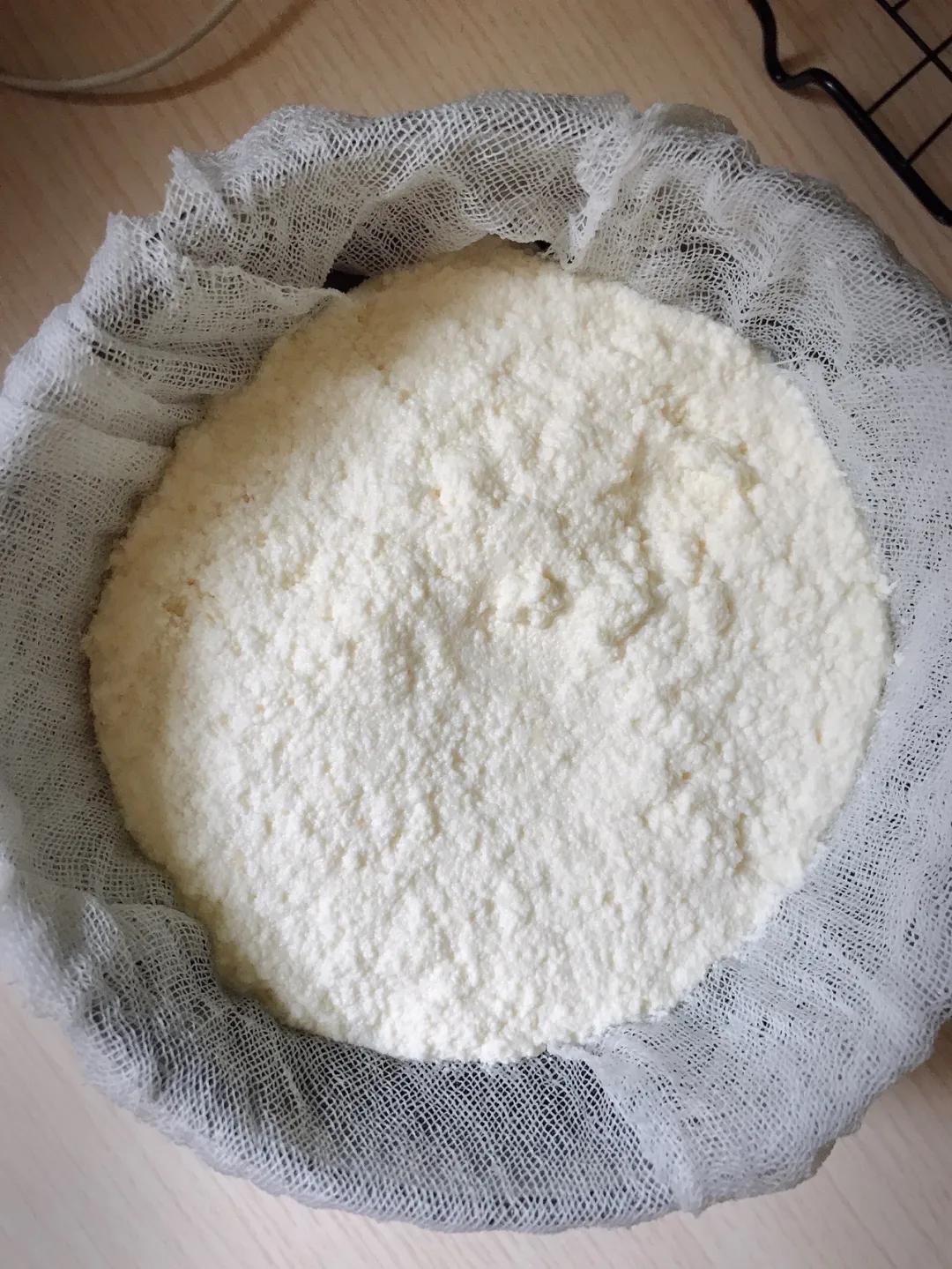 没有淡奶油奶酪怎么做奶油,牛奶黄油淡奶油奶酪