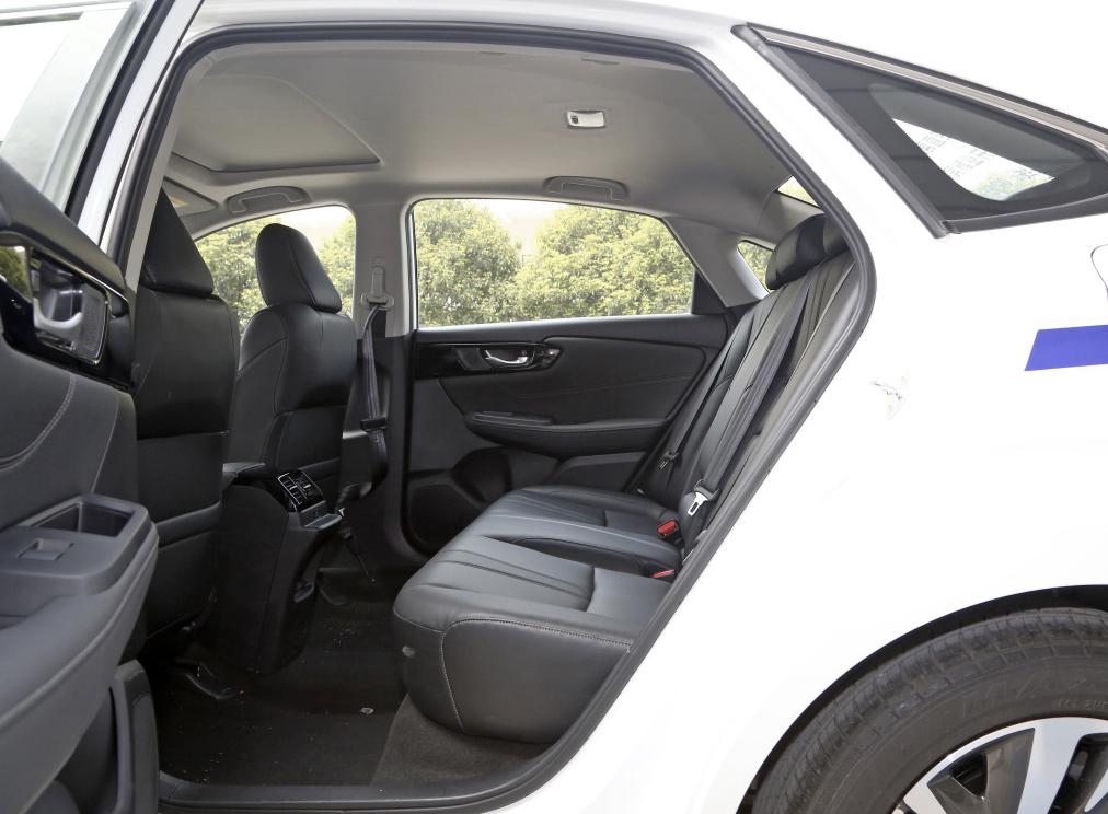 本田凌派车长近4米8,一箱油可跑近1000公里,号称“小雅阁”