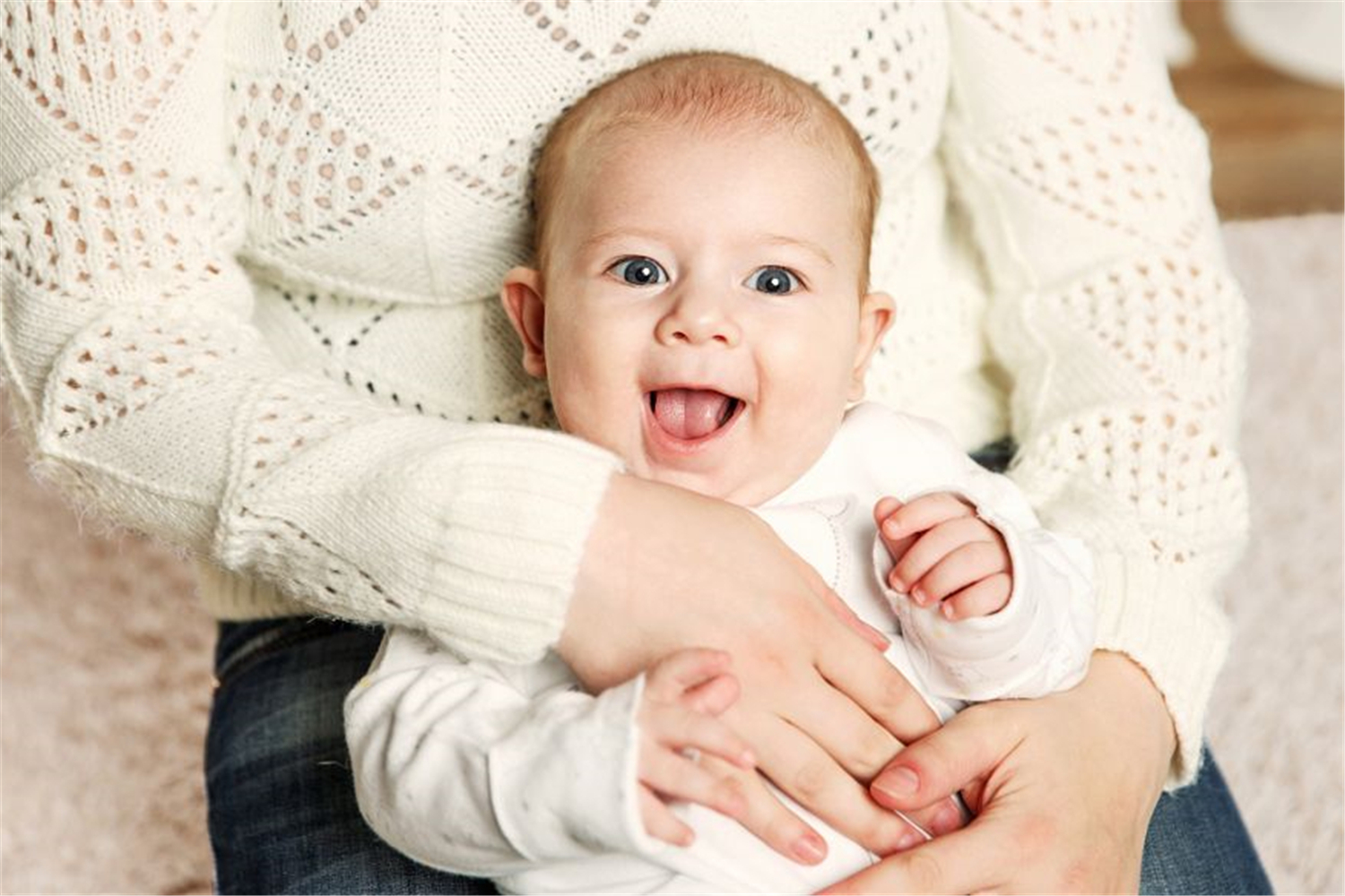 宝宝总是吐奶怎么避免,宝宝总溢奶过度喂养怎么办