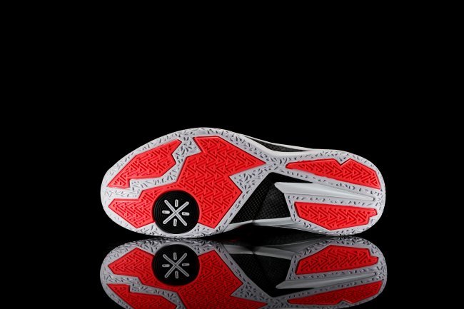 nba球员圣诞节穿什么鞋,nba球星平时穿什么鞋