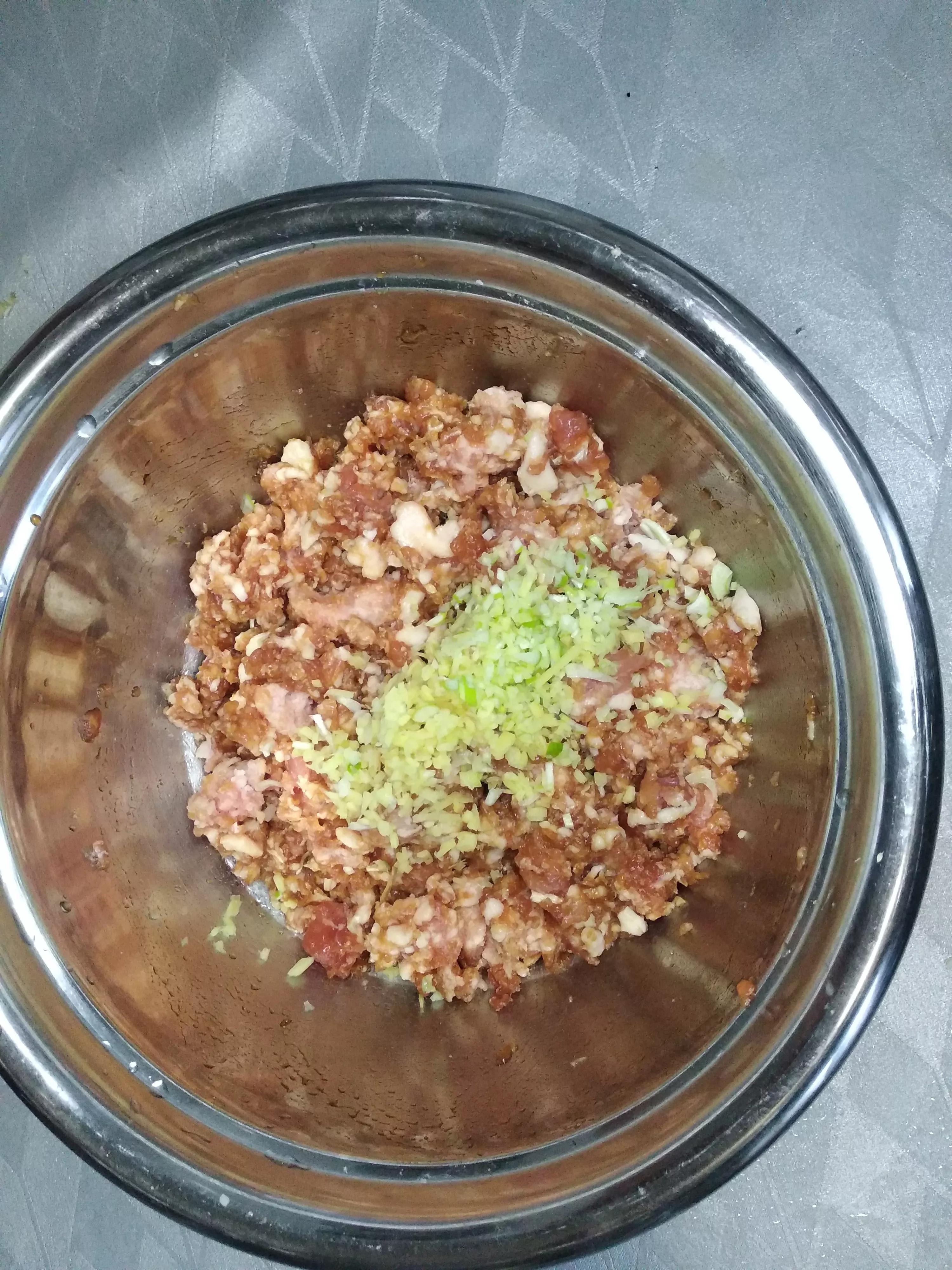 东北酸菜饺子怎么调馅好吃,正宗东北酸菜饺子的做法