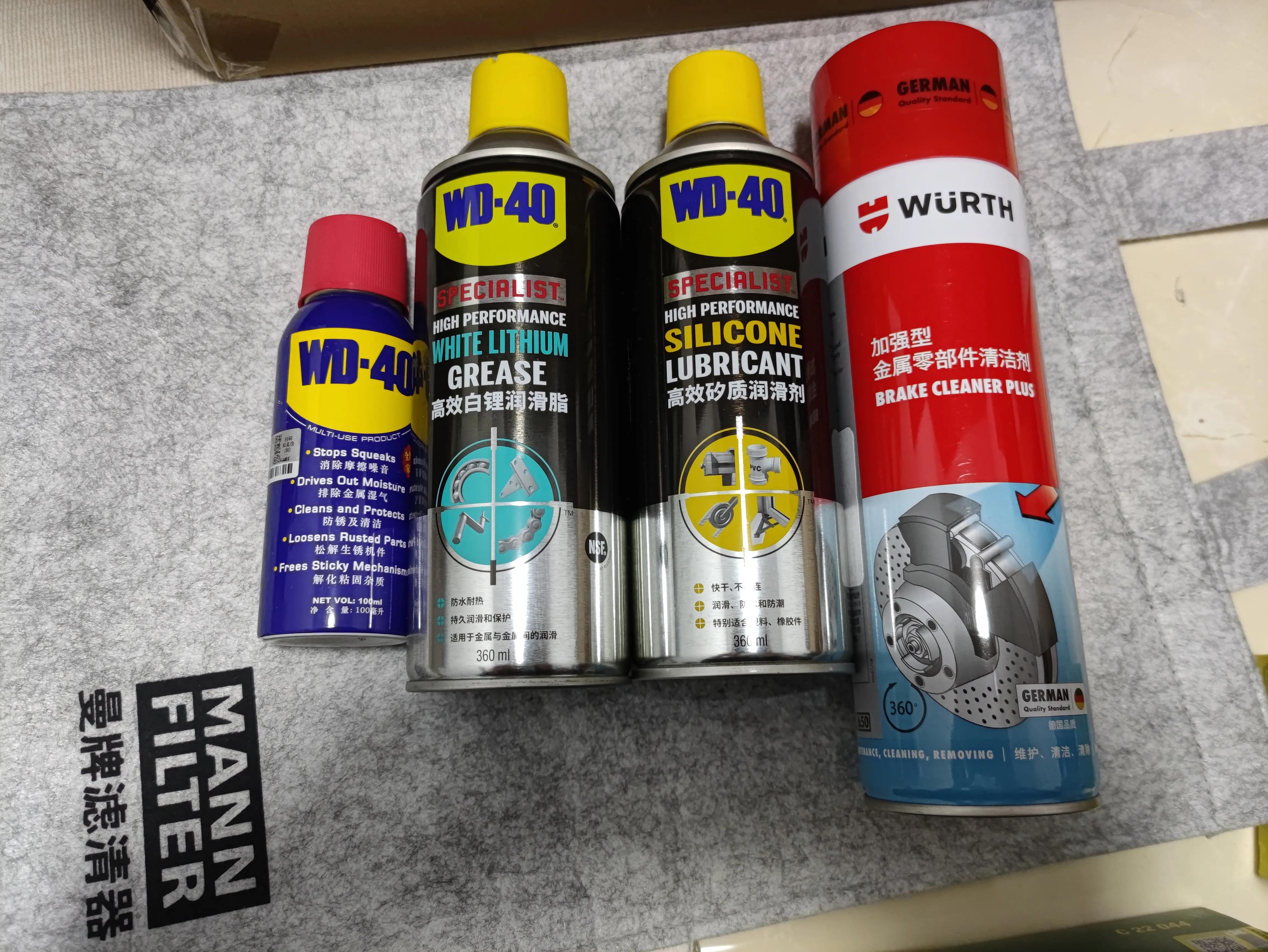 小伙喜提爱车保养爱车,小伙在家保养汽车