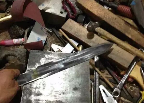 玄铁重剑中的玄铁是什么构造,玄铁重剑是纯玄铁吗