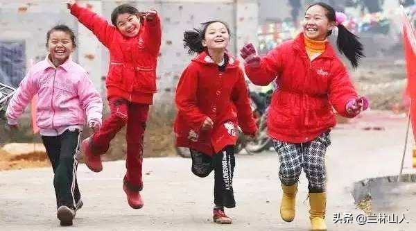 千门万户曈曈日总把新桃换旧符,万户曈曈日总把新符换旧符