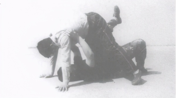 警用防暴棍和匕首警拳,警用防暴橡胶棍杀伤力