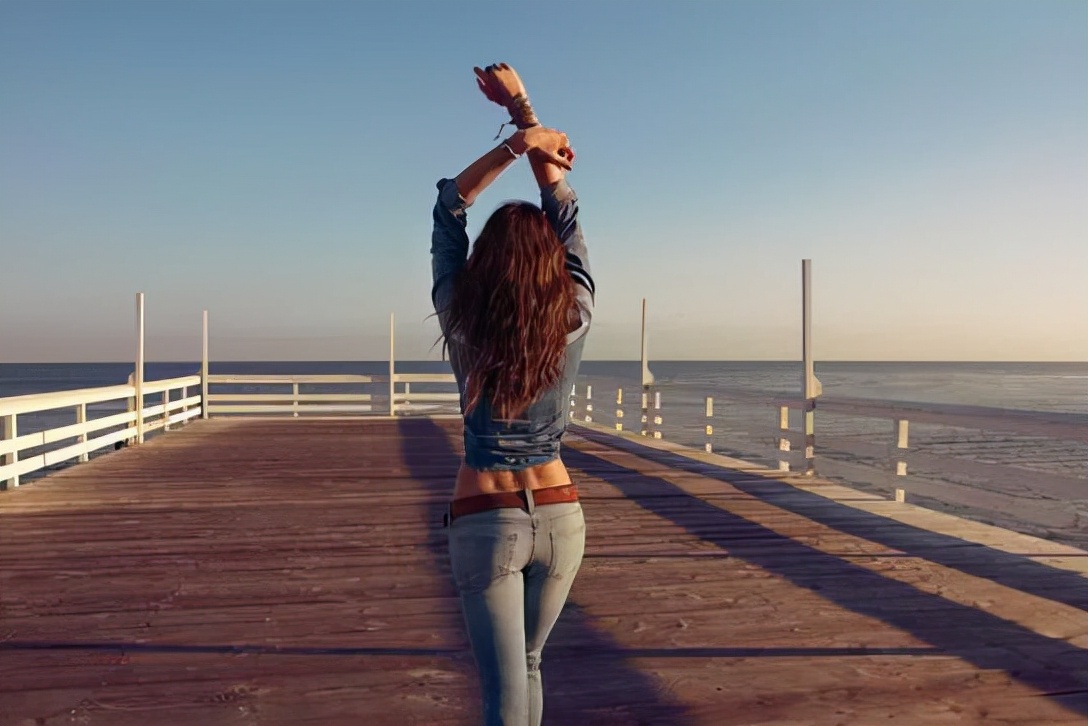 有两个腰窝还有个凹窝,为什么有的人后腰有窝窝