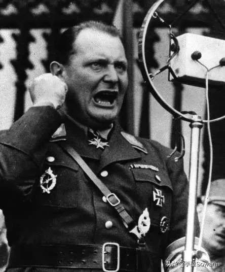 他用假画赚了1.06亿美金嫌不够，竟然还跑到纳粹去骗希特勒