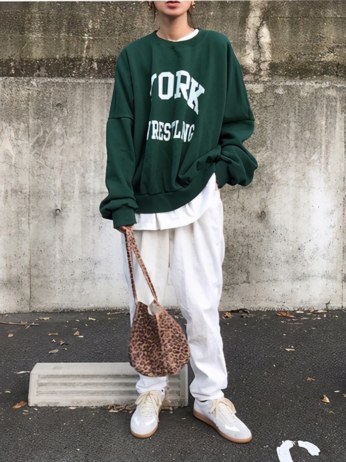 夏季灯芯绒裤的最佳搭配,穿搭复古潮的灯芯绒裤子也超百搭