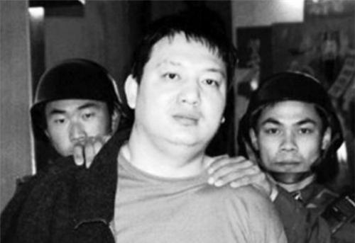 天才自学制毒，北美毒王重金求配方，被抓后挑衅民警：你玩不过我