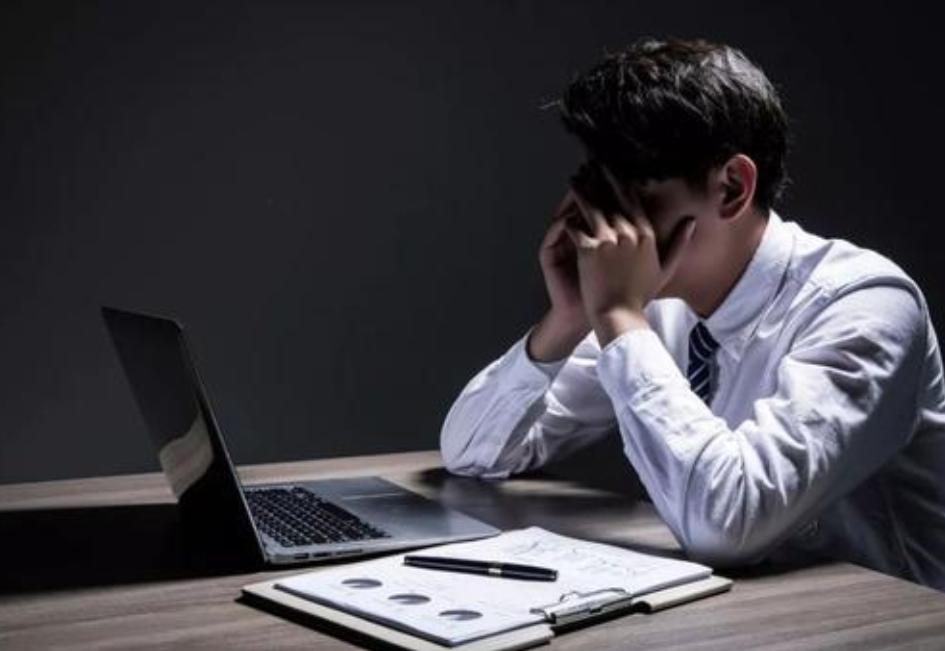 刚入职场同事不理你,职场总是被领导误会不做事怎么办