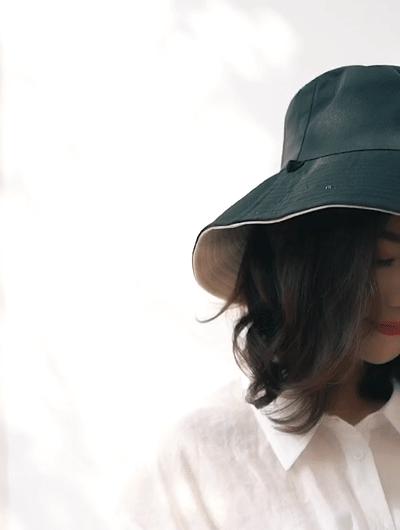 女人过40，建议出门戴帽子，既防晒又减龄，45像35，时髦又有档次