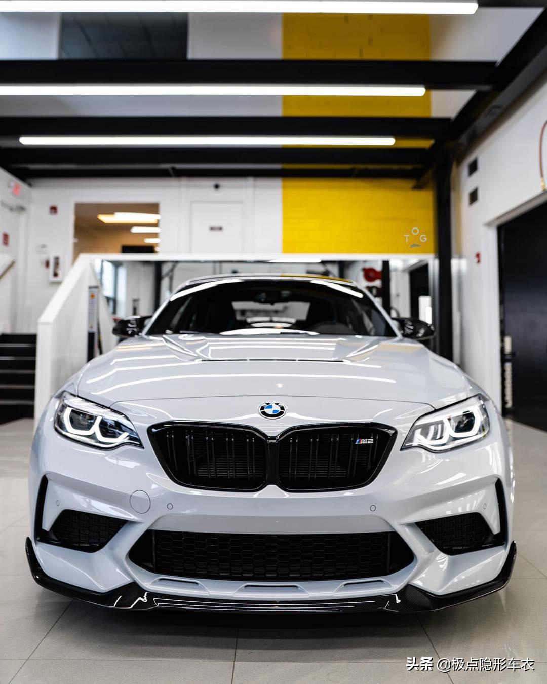 为什么贴了车衣洗车后有水渍,贴上隐形车衣怎么洗车