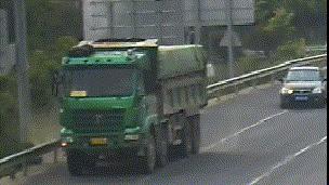 温州骑车男子后空翻摔倒在地？这个动作，一定要做好！