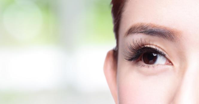 眼袋下垂别总打玻尿酸,学会这2个方法,助你打造紧致双眸