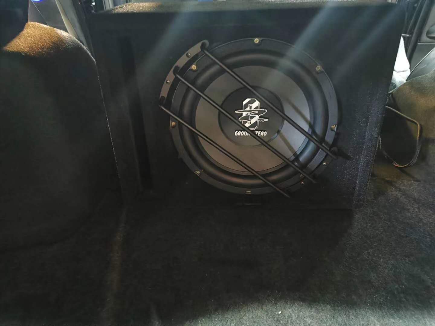 锐志改装音响多少钱,05丰田锐志原车音响