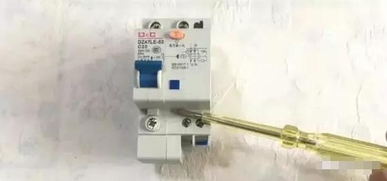 空开和漏保正确的接线方式怎么接,空开和漏保接线是上进下出吗