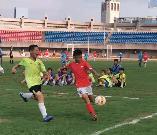 连播不分先后“一顿乱播”湘铝学校足球队？