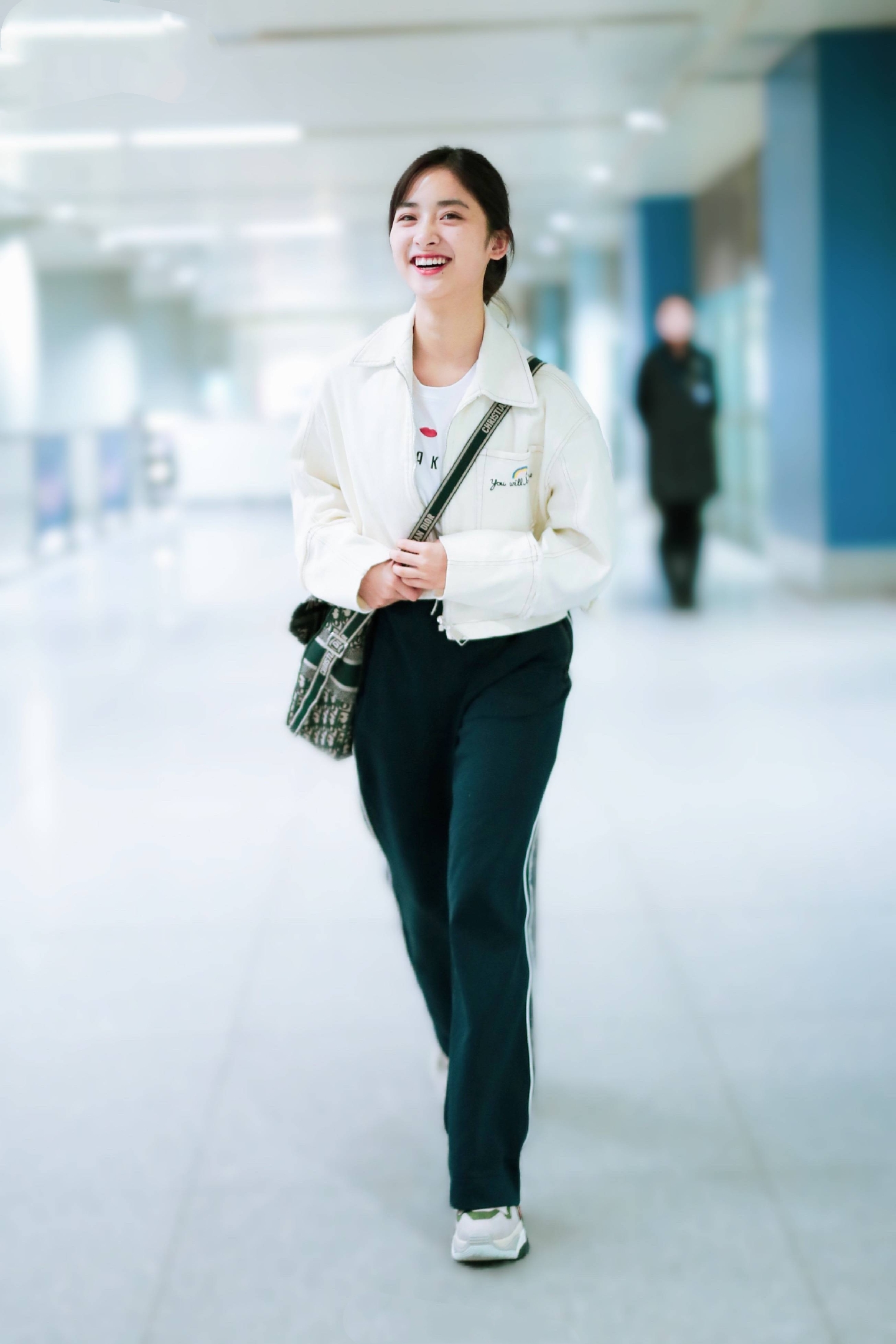 沈月换装秀,沈月扎双马尾的照片