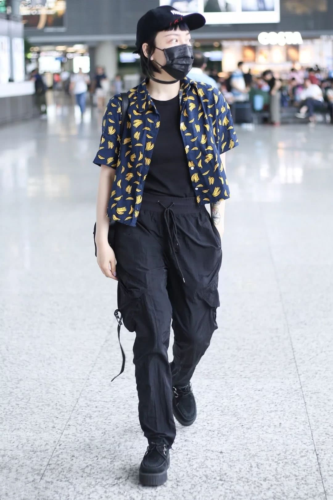 衣柜里总要有一条工装裤,衣柜里只有一条裤子