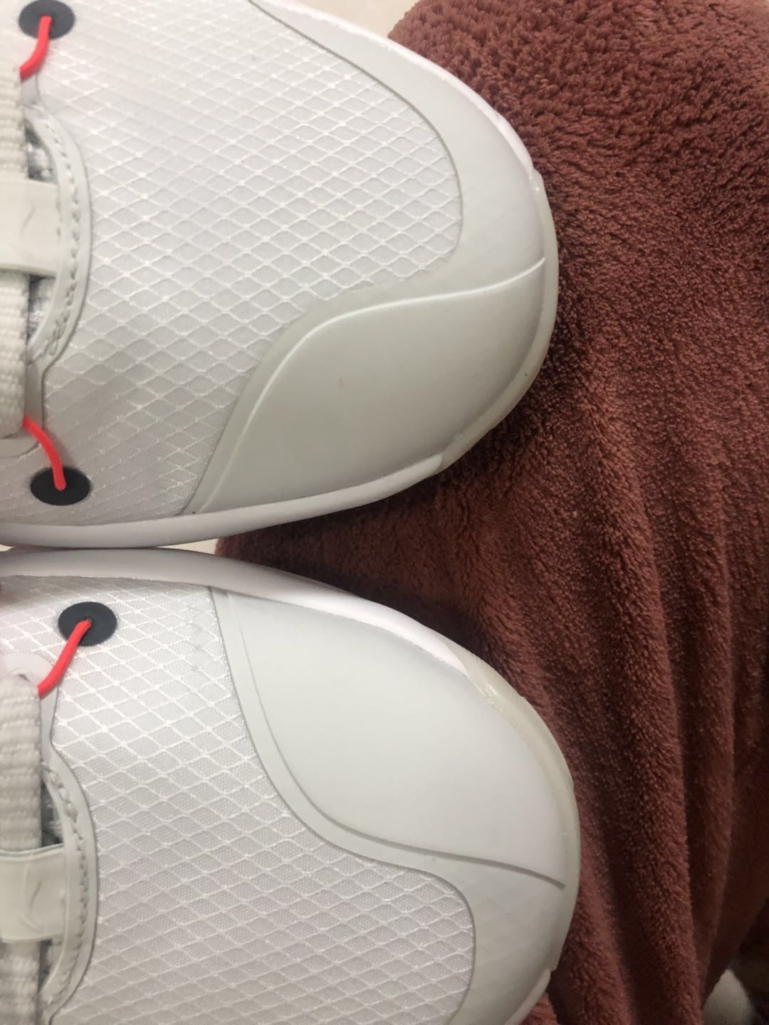 李宁8083ultra和利刃3v2哪个好,国产性价比高的篮球鞋实战推荐