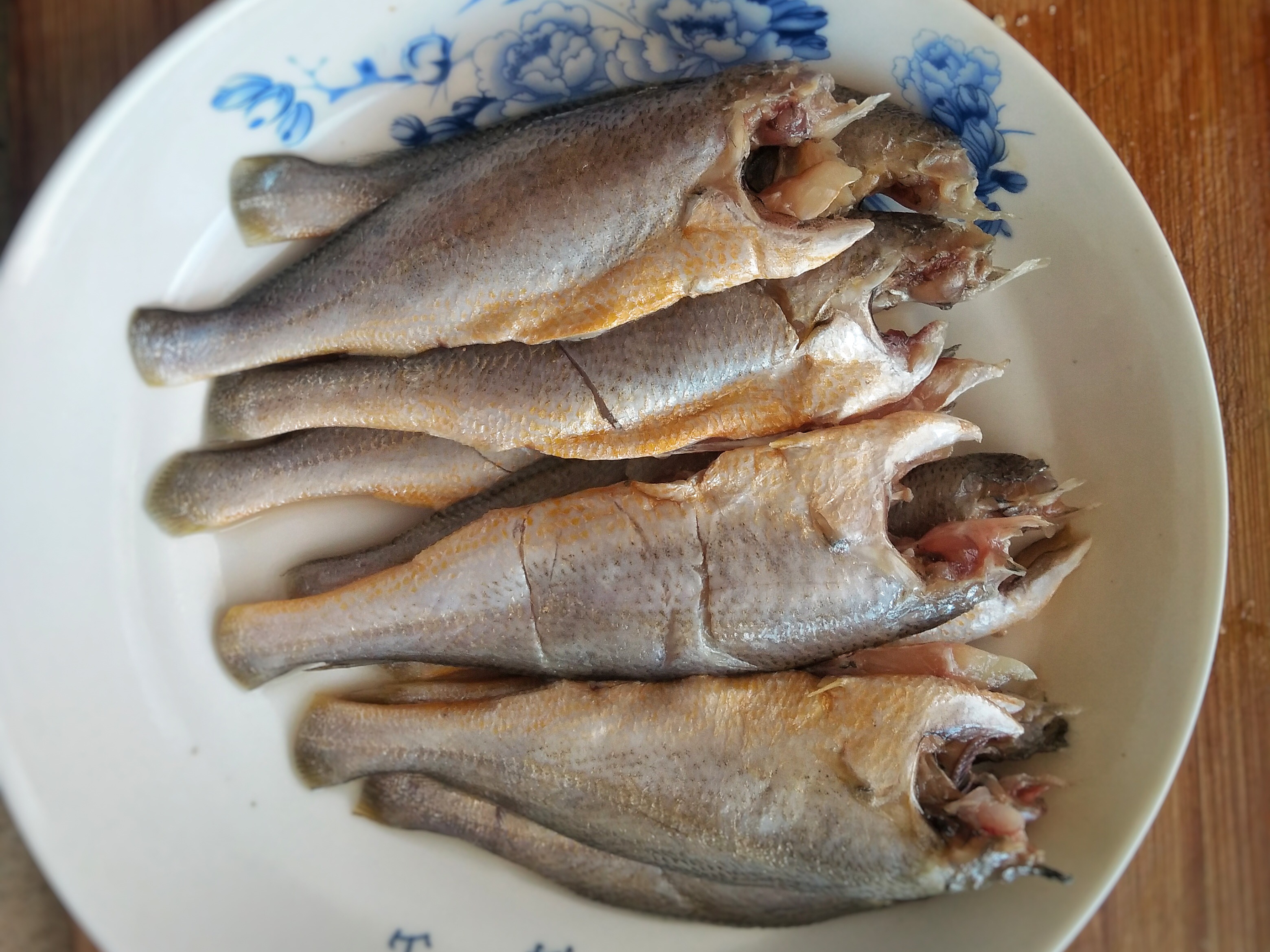 正宗五香小酥鱼,五香酥鱼正宗制作方法