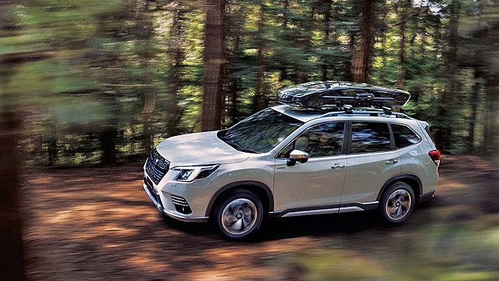 斯巴鲁森林人四驱对比丰田普拉多,新款森林人2022款和老款区别