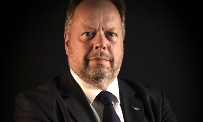 英国超豪超跑婉拒吉利,年亏10亿高管离职,12万北京富翁买账几何