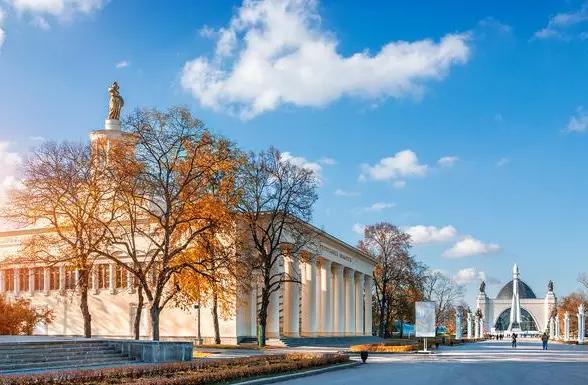 捐赠完扭头就跑，钢铁直男铁憨憨俄罗斯：请原谅我不会写诗