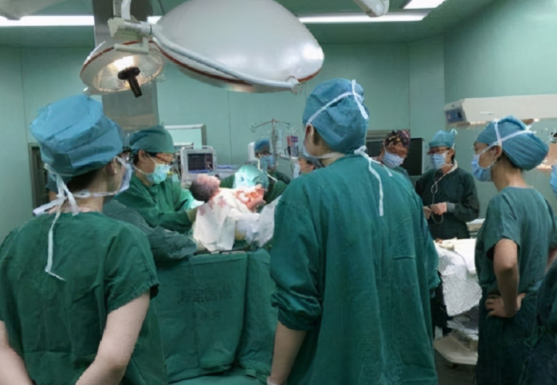 冬天顺产生孩子产房里冷不冷,为什么生孩子时产房冷飕飕的