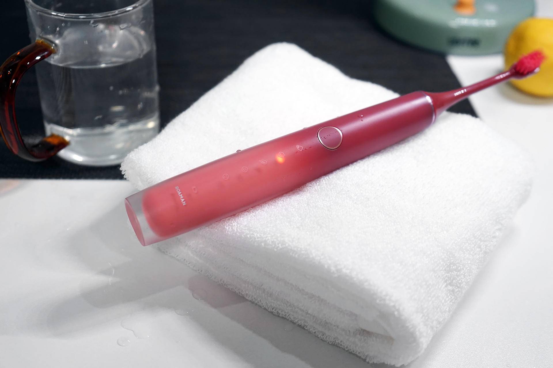 牙齿更干净健康，脸蛋也要美美的！罗曼藏不住的“小心机”