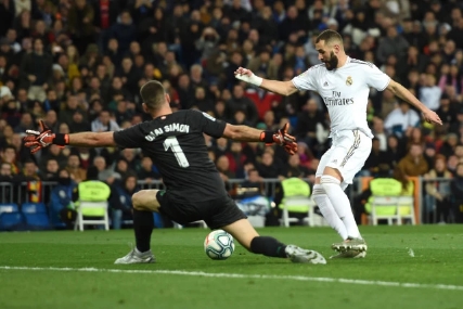 银河战舰边路突破未能破门，此刻球迷有没想到了他们？