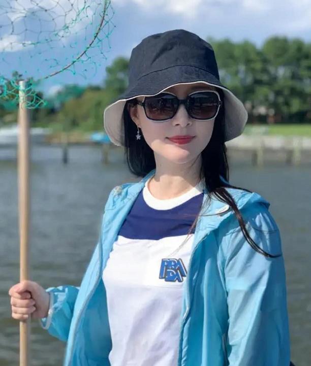 舒畅日常穿搭 (舒畅同款牛仔服配百褶裙)