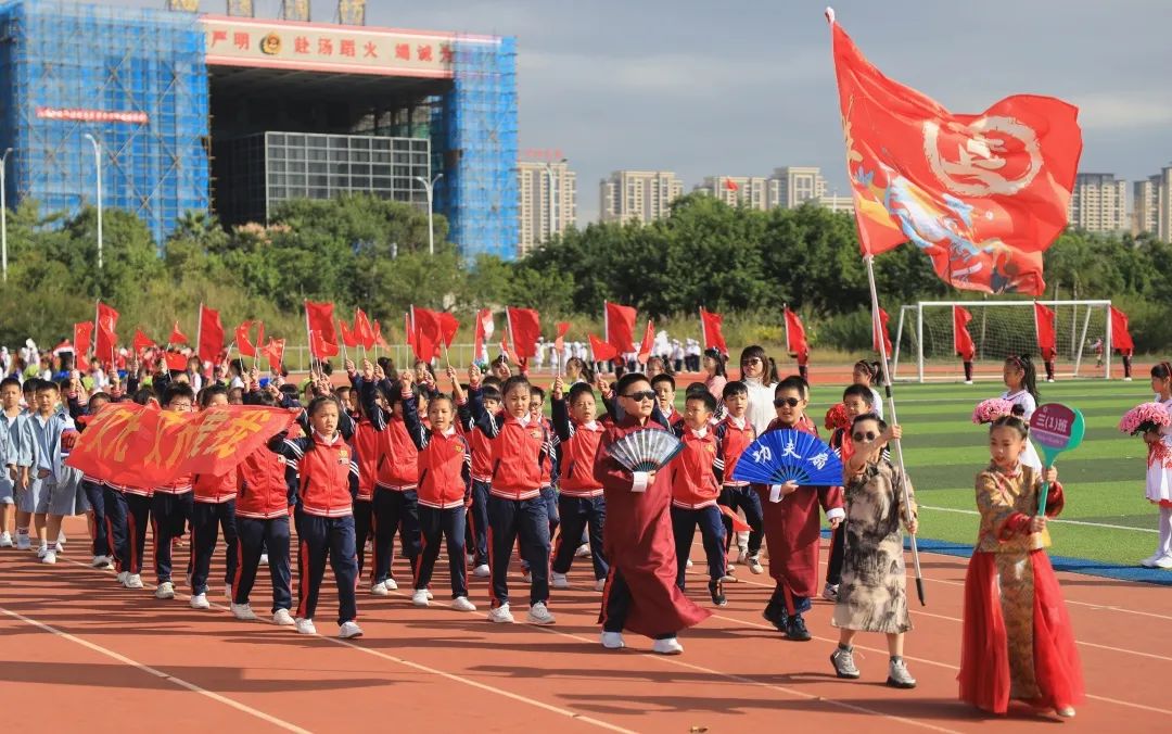 小学秋季田径运动会报道,运动少年展英姿