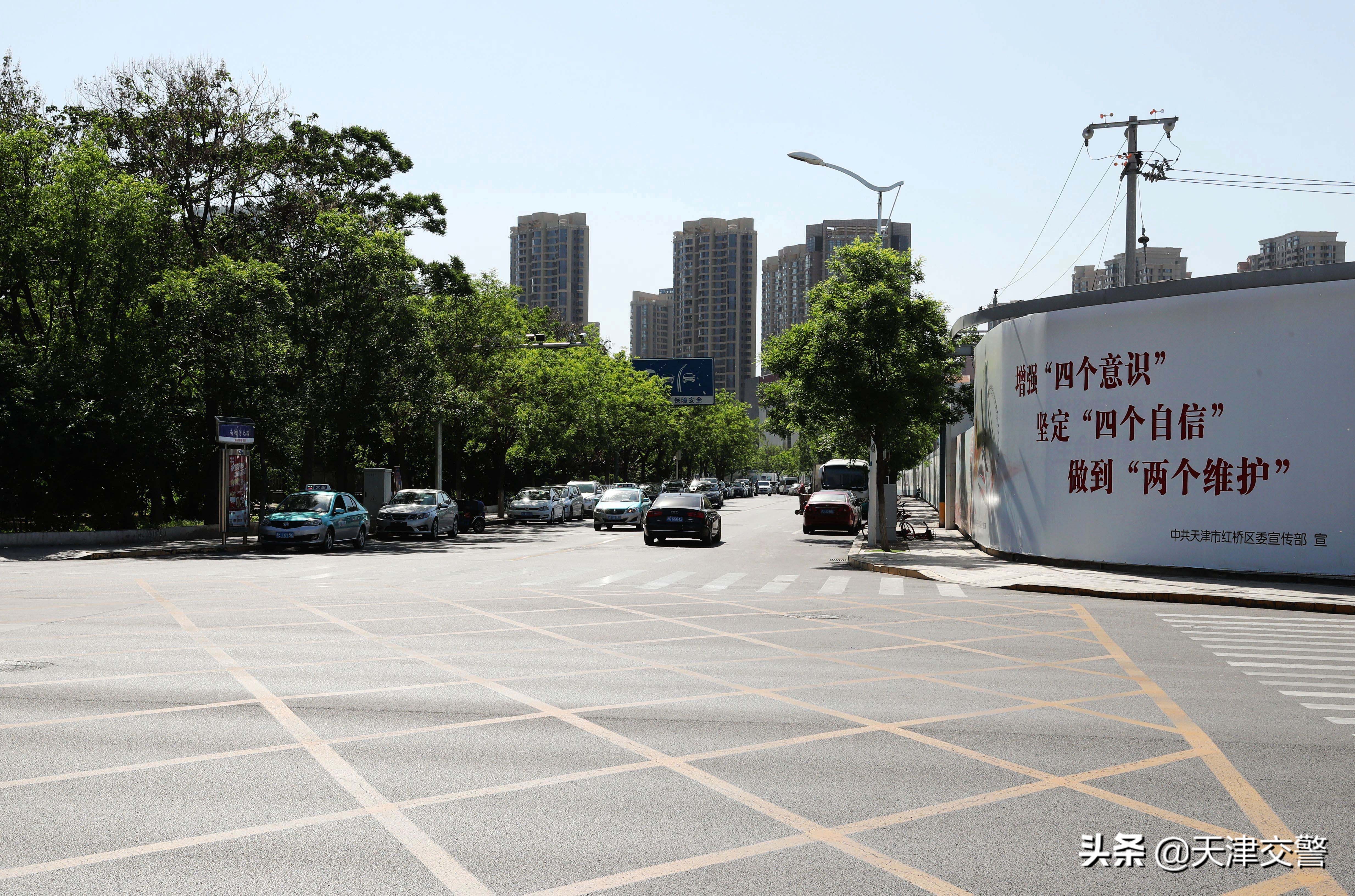 网红“摩天轮”受追捧周边人流、车流持续增长公安交管部门发布夜市“打卡”交通攻略