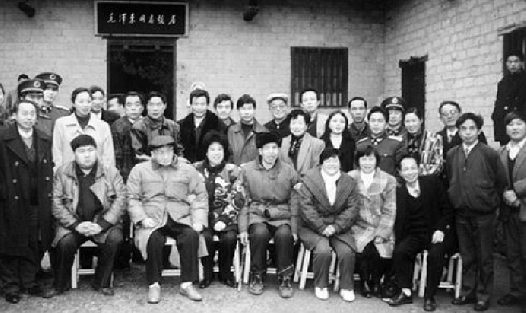 毛主席堂弟毛泽连：活到1995年才去世，用手摸着种菜，拿35元补贴