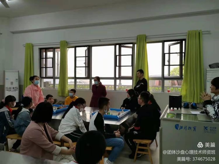 中社联“心社联动送安心”公益行——体验式团体沙盘心理辅导活动走进武汉关小学