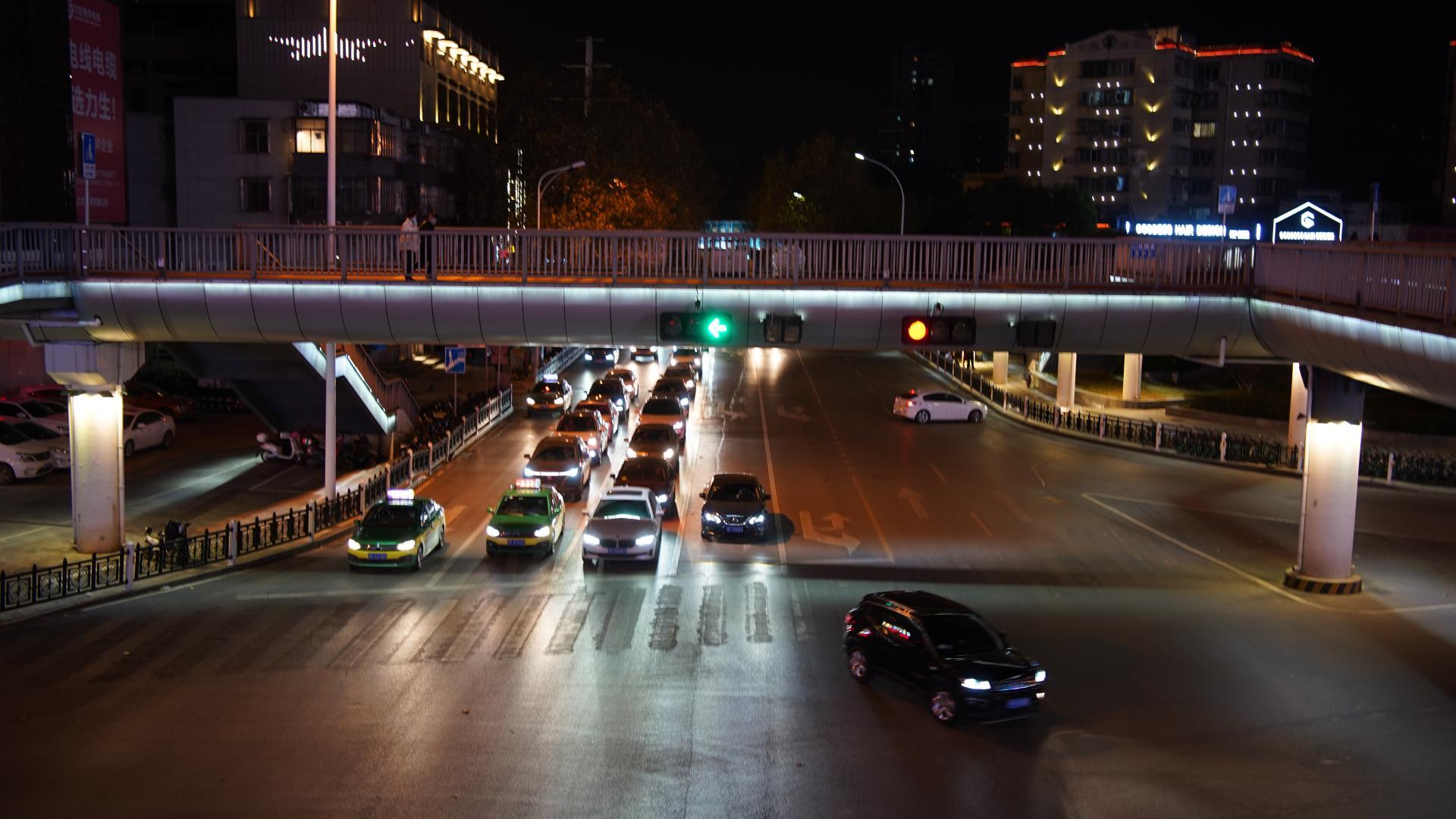 永诺yn35mmf2标准定焦镜头测评,永诺35mmf2和适马35f2对比