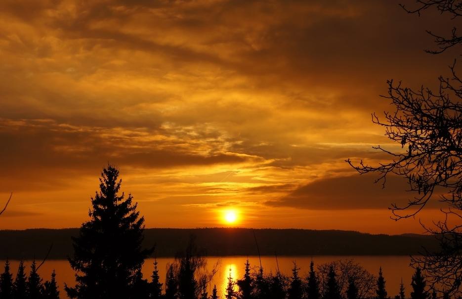 描写夕阳美景的句子20字左右,简单描写夕阳美景